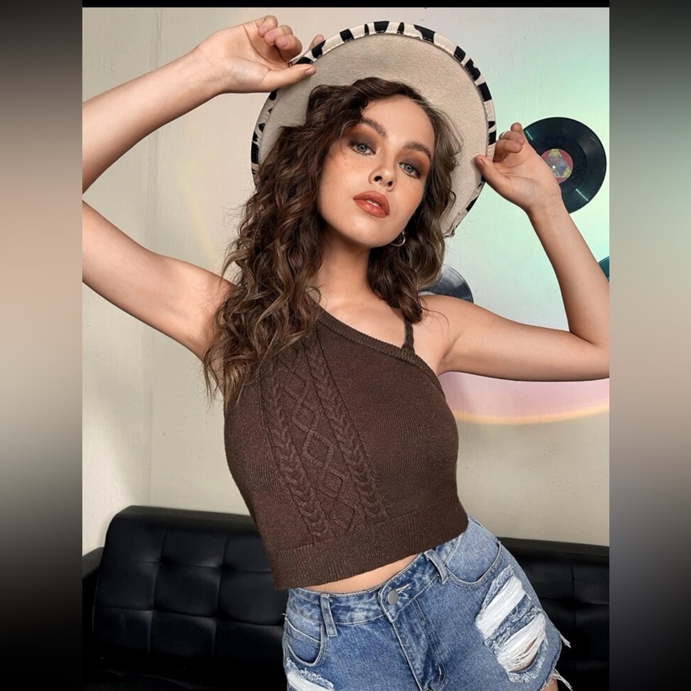 BROWN CROP COLD SHOULDER SWEATER